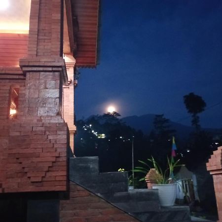 Villa Pringgitan Tawangmangu Buitenkant foto