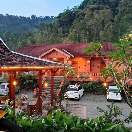 Villa Pringgitan Tawangmangu Buitenkant foto