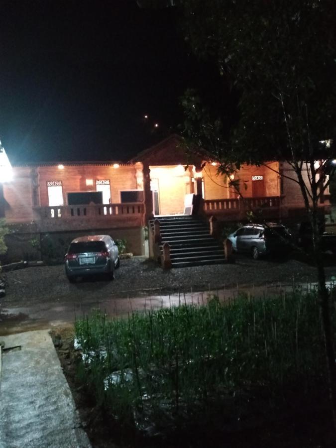 Villa Pringgitan Tawangmangu Buitenkant foto
